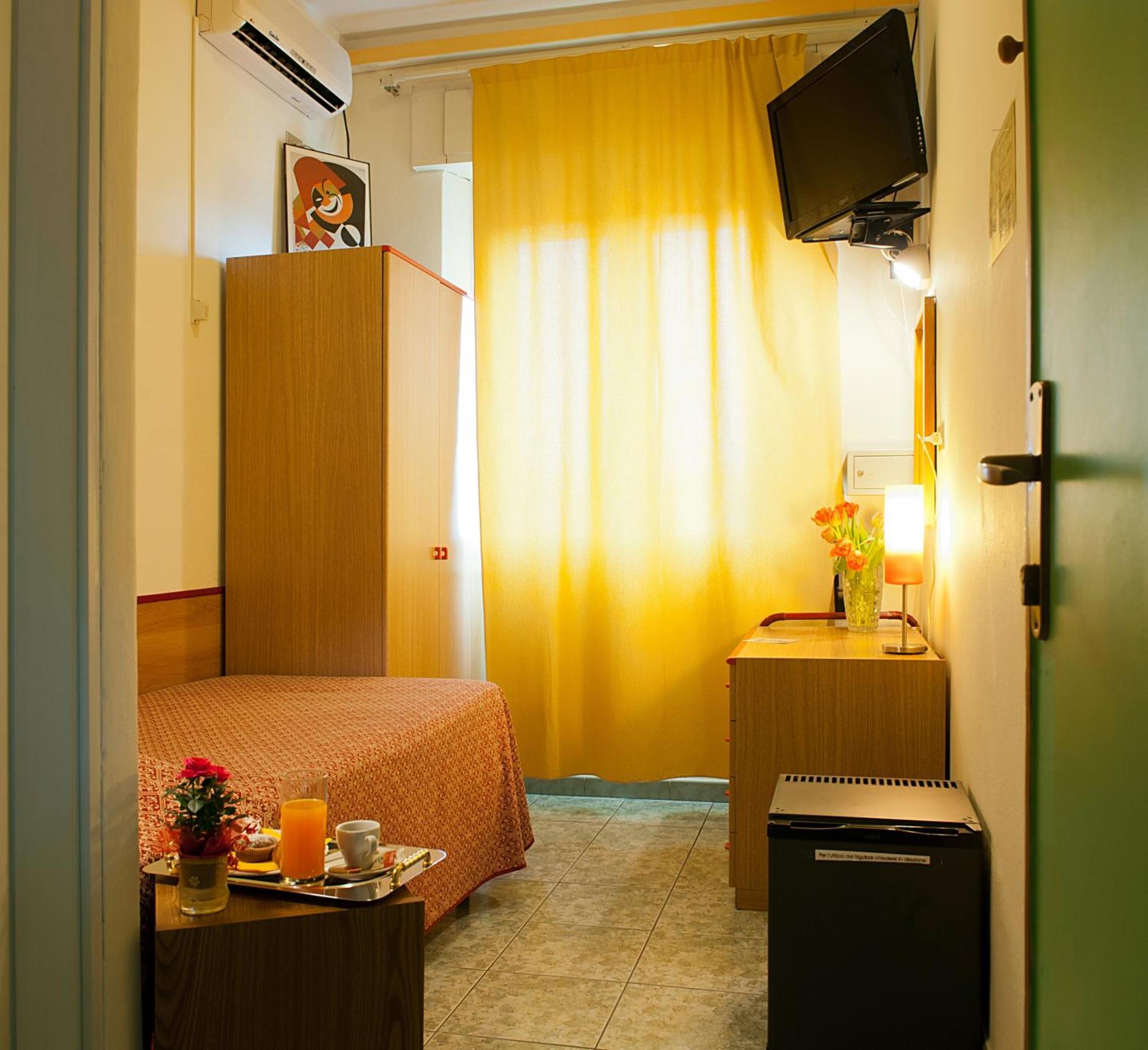 Hotel Dolly ヴィアレッジョ エクステリア 写真